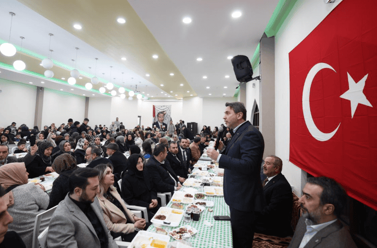 Bakan Bayraktar betont Notwendigkeit einer stärkeren Türkei in Wirtschaft, Energie und Politik